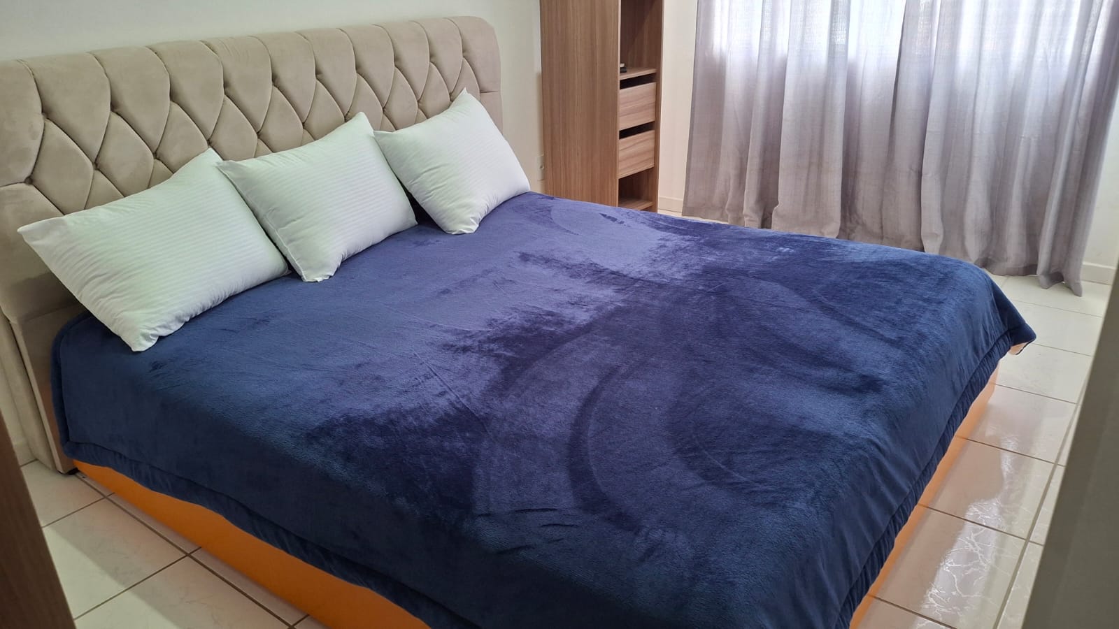 Quarto principal com cama de casal