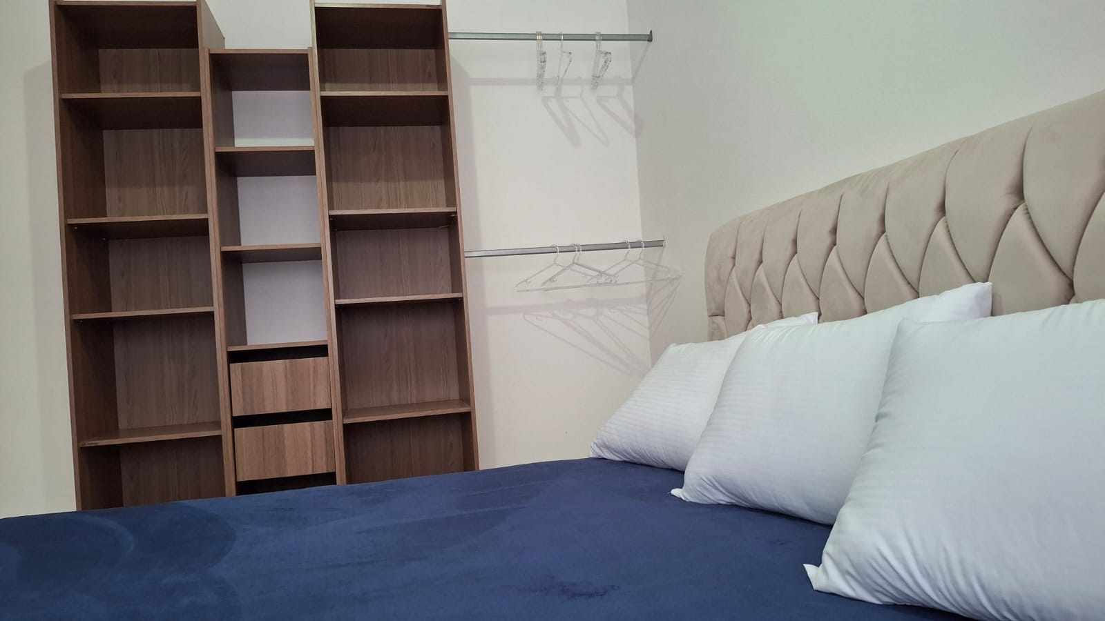 Quarto com armario