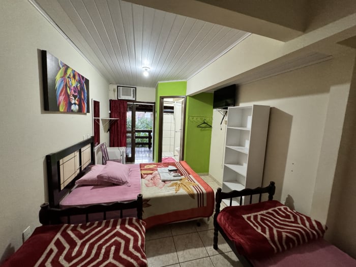 Nossas Acomodações - Quartos Limpos e Arejados e Camas muito Cheirosas e Limpesa impecavel. Pousada na Penha para o Beto Carrero? Pousada Vila D' Italia sua melhor opção com 18 quartos aconchegantes e melhor preço. Rua Luiz Vicente da Silva, 183 - Penha Santa Catarina - SC.