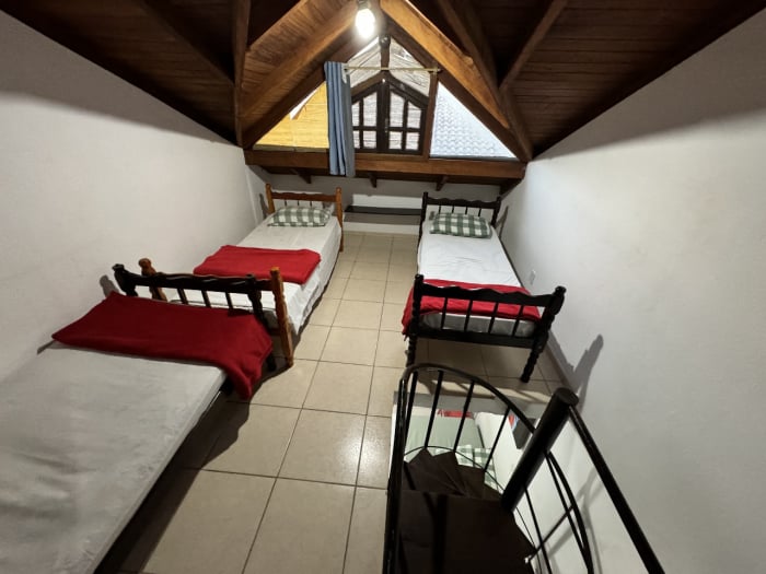 Nossas Acomodações - Quartos Limpos e Arejados e Camas muito Cheirosas e Limpesa impecavel. Pousada na Penha para o Beto Carrero? Pousada Vila D' Italia sua melhor opção com 18 quartos aconchegantes e melhor preço. Rua Luiz Vicente da Silva, 183 - Penha Santa Catarina - SC.
