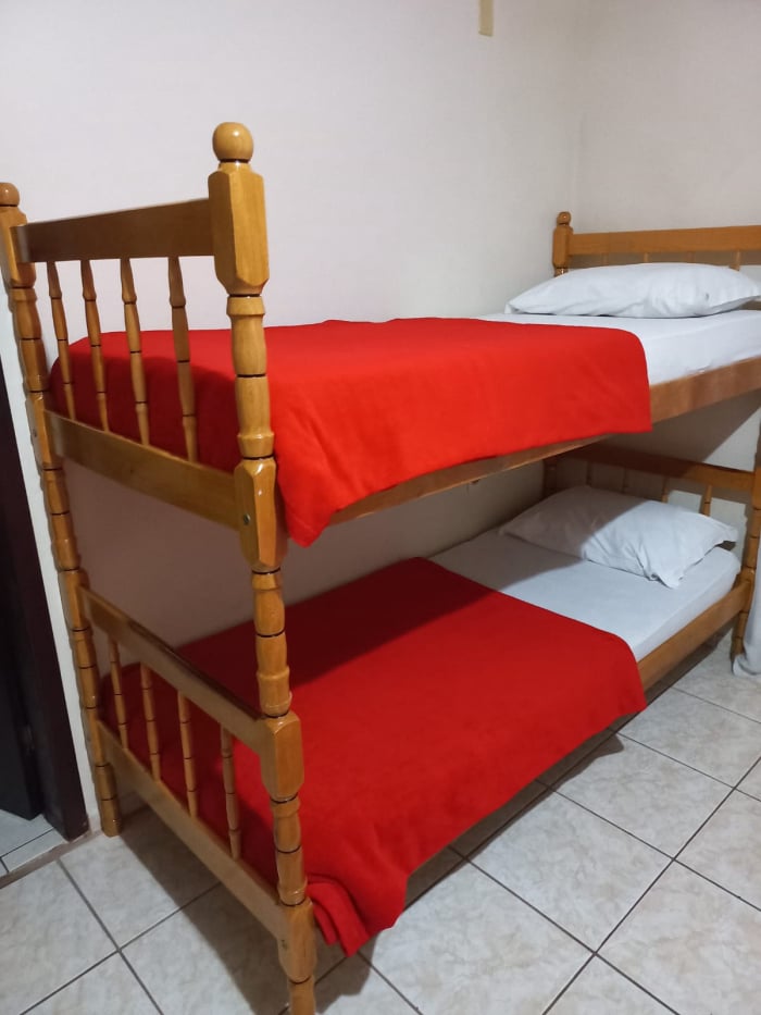 Nossas Acomodações - Quartos Limpos e Arejados e Camas muito Cheirosas e Limpesa impecavel. Pousada na Penha para o Beto Carrero? Pousada Vila D' Italia sua melhor opção com 18 quartos aconchegantes e melhor preço. Rua Luiz Vicente da Silva, 183 - Penha Santa Catarina - SC.