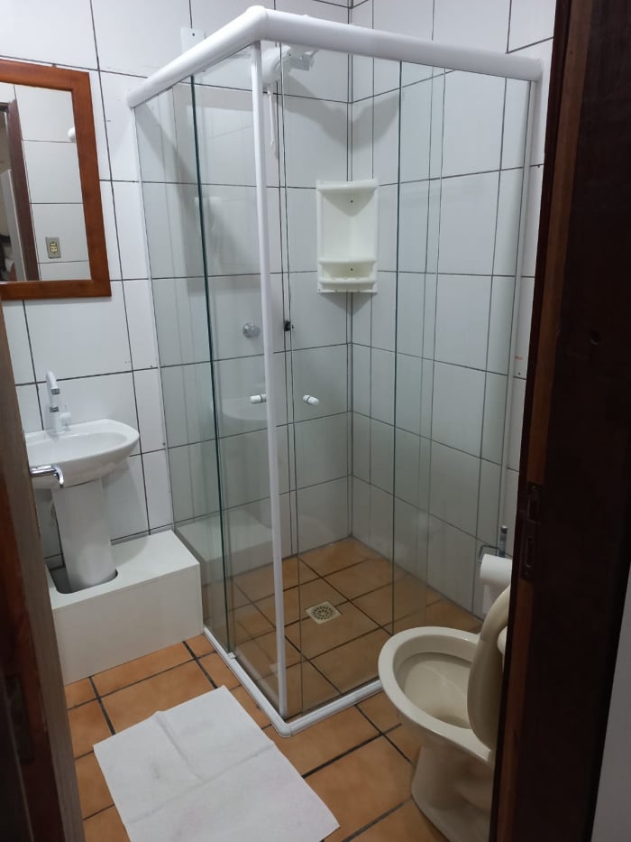 Nossas Acomodações - Quartos Limpos e Arejados e Camas muito Cheirosas e Limpesa impecavel. Pousada na Penha para o Beto Carrero? Pousada Vila D' Italia sua melhor opção com 18 quartos aconchegantes e melhor preço. Rua Luiz Vicente da Silva, 183 - Penha Santa Catarina - SC.