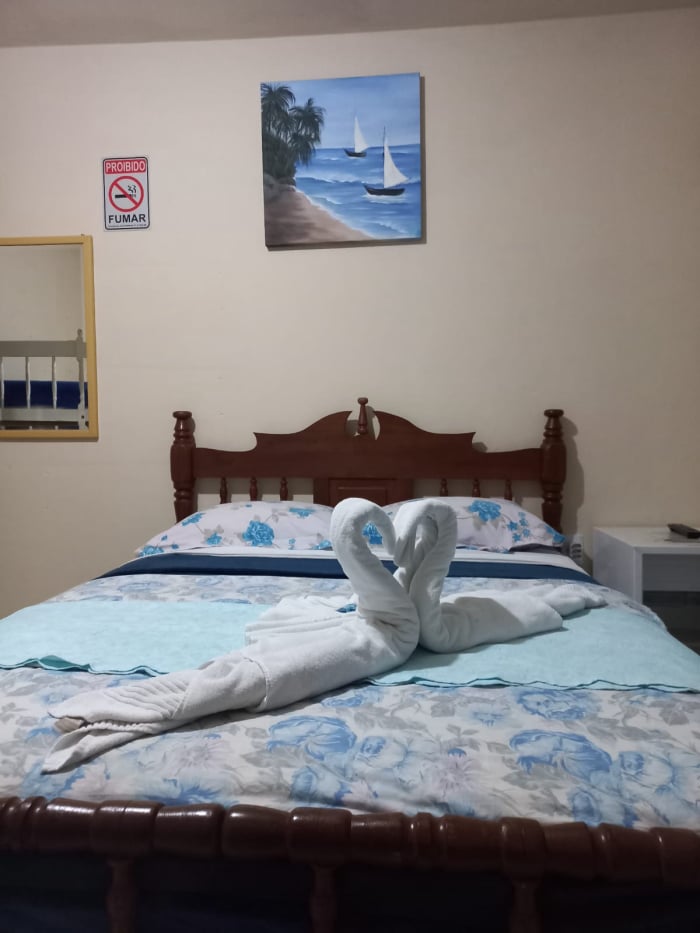 Nossas Acomodações - Quartos Limpos e Arejados e Camas muito Cheirosas e Limpesa impecavel. Pousada na Penha para o Beto Carrero? Pousada Vila D' Italia sua melhor opção com 18 quartos aconchegantes e melhor preço. Rua Luiz Vicente da Silva, 183 - Penha Santa Catarina - SC.