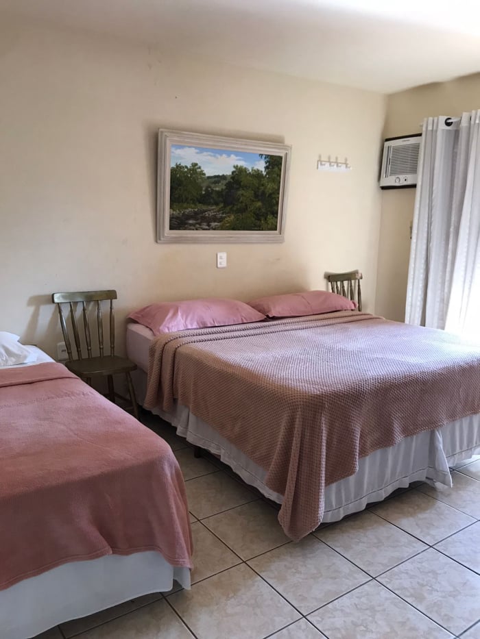 Nossas Acomodações - Quartos Limpos e Arejados e Camas muito Cheirosas e Limpesa impecavel. Pousada na Penha para o Beto Carrero? Pousada Vila D' Italia sua melhor opção com 18 quartos aconchegantes e melhor preço. Rua Luiz Vicente da Silva, 183 - Penha Santa Catarina - SC.