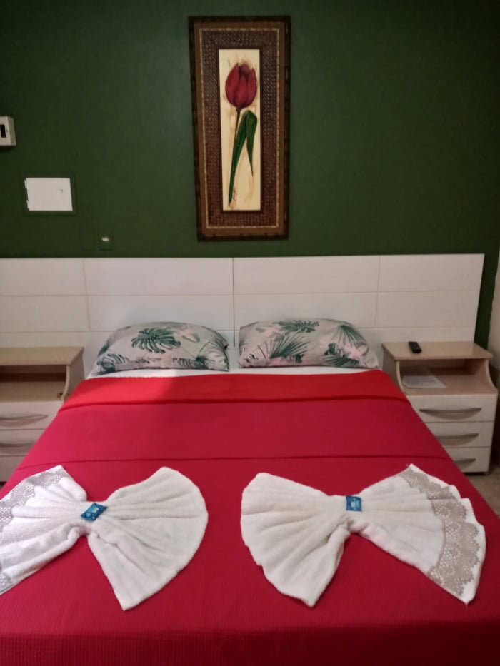 Nossas Acomodações - Quartos Limpos e Arejados e Camas muito Cheirosas e Limpesa impecavel. Pousada na Penha para o Beto Carrero? Pousada Vila D' Italia sua melhor opção com 18 quartos aconchegantes e melhor preço. Rua Luiz Vicente da Silva, 183 - Penha Santa Catarina - SC.