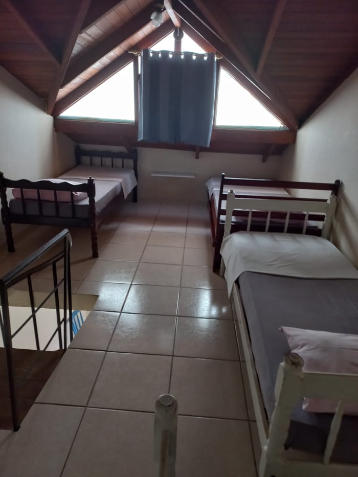 Nossas Acomodações - Quartos Limpos e Arejados e Camas muito Cheirosas e Limpesa impecavel. Pousada na Penha para o Beto Carrero? Pousada Vila D' Italia sua melhor opção com 18 quartos aconchegantes e melhor preço. Rua Luiz Vicente da Silva, 183 - Penha Santa Catarina - SC.