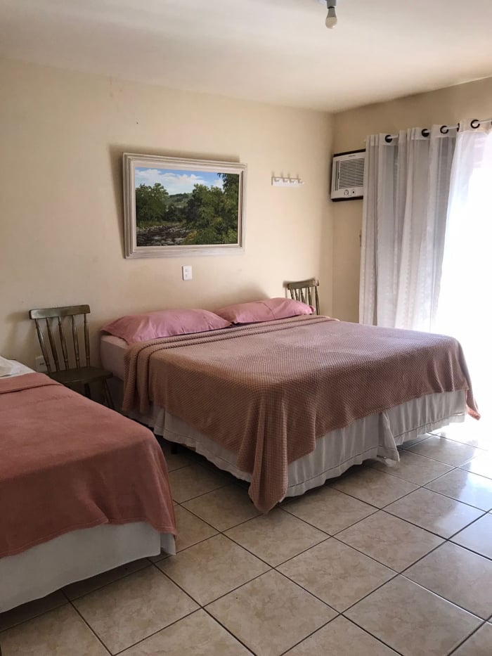 Nossas Acomodações - Quartos Limpos e Arejados e Camas muito Cheirosas e Limpesa impecavel. Pousada na Penha para o Beto Carrero? Pousada Vila D' Italia sua melhor opção com 18 quartos aconchegantes e melhor preço. Rua Luiz Vicente da Silva, 183 - Penha Santa Catarina - SC.