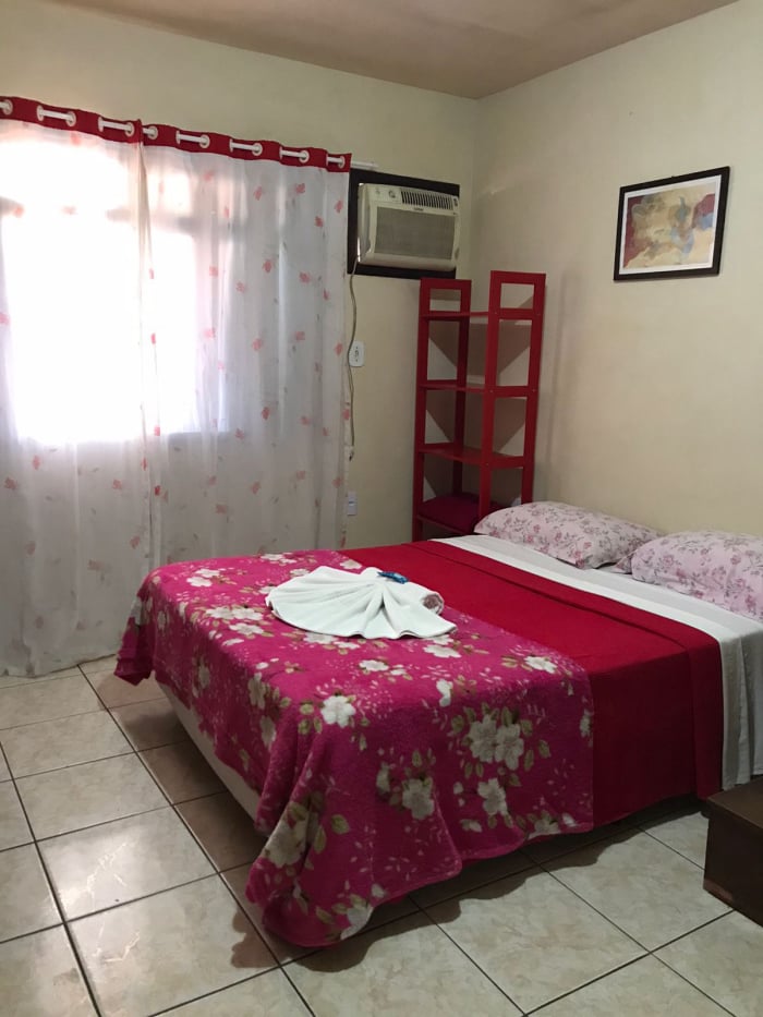Nossas Acomodações - Quartos Limpos e Arejados e Camas muito Cheirosas e Limpesa impecavel. Pousada na Penha para o Beto Carrero? Pousada Vila D' Italia sua melhor opção com 18 quartos aconchegantes e melhor preço. Rua Luiz Vicente da Silva, 183 - Penha Santa Catarina - SC.