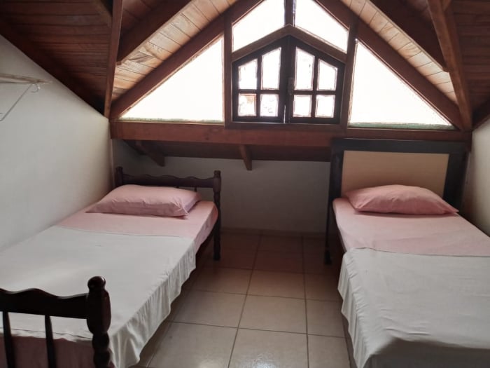 Nossas Acomodações - Quartos Limpos e Arejados e Camas muito Cheirosas e Limpesa impecavel. Pousada na Penha para o Beto Carrero? Pousada Vila D' Italia sua melhor opção com 18 quartos aconchegantes e melhor preço. Rua Luiz Vicente da Silva, 183 - Penha Santa Catarina - SC.