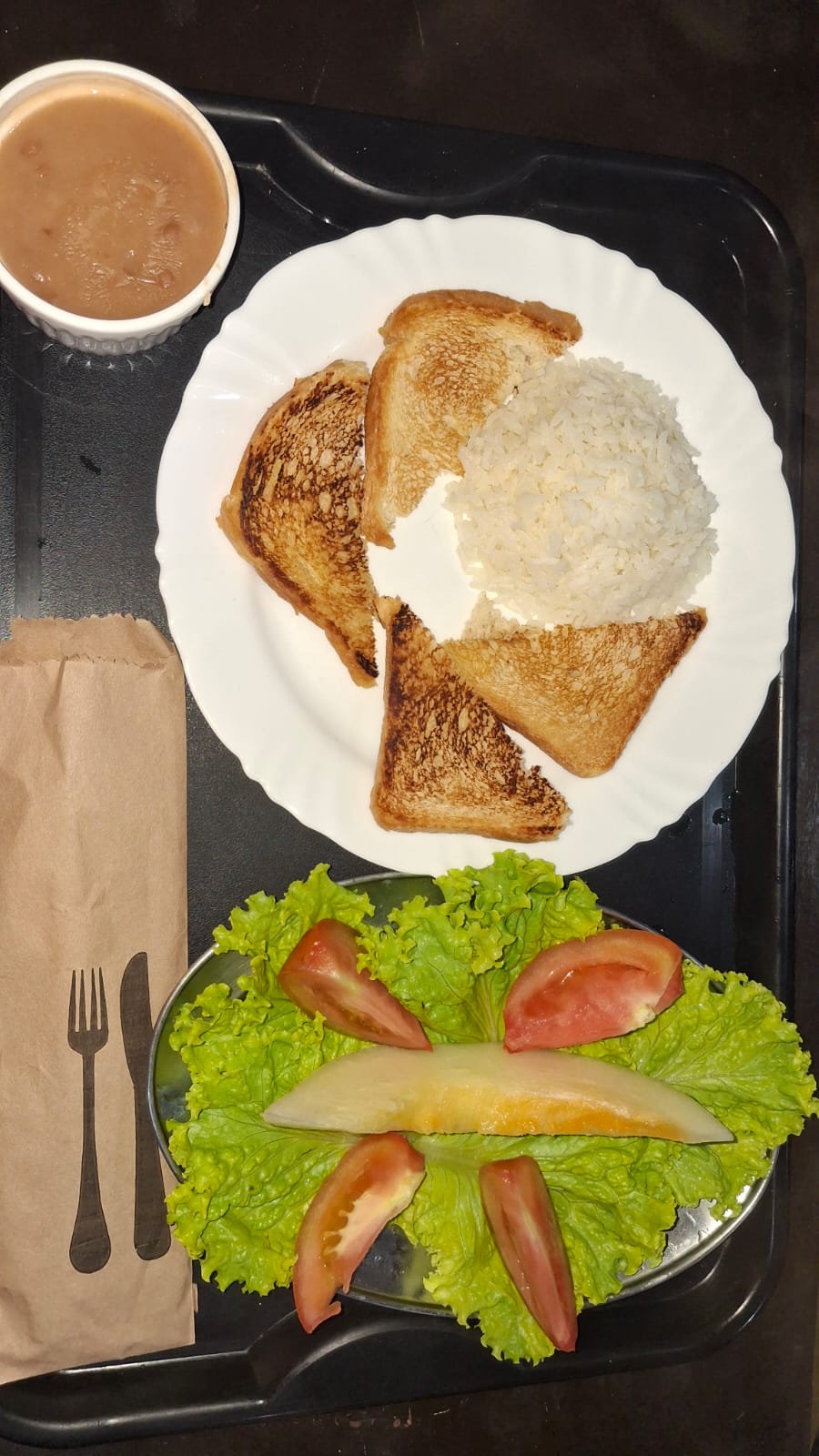 Prato executivo com arroz e salada